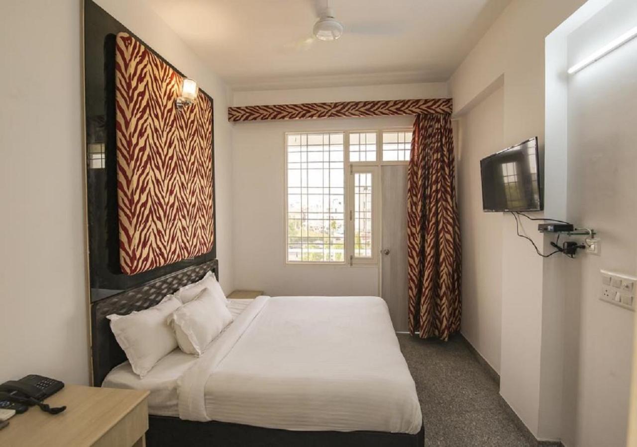 K G Residency Airport Hotel Джайпур Екстериор снимка