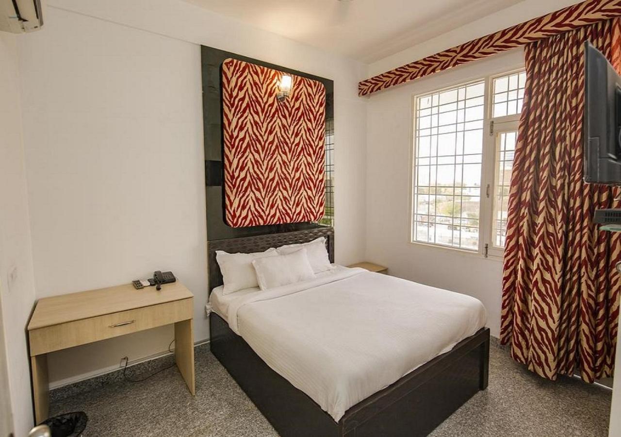 K G Residency Airport Hotel Джайпур Екстериор снимка